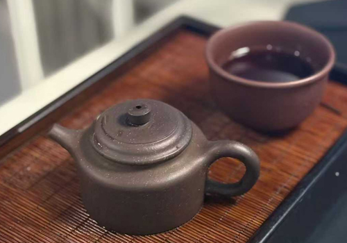 从中国瓷器到现代骨质瓷：东西方陶瓷美学的相遇